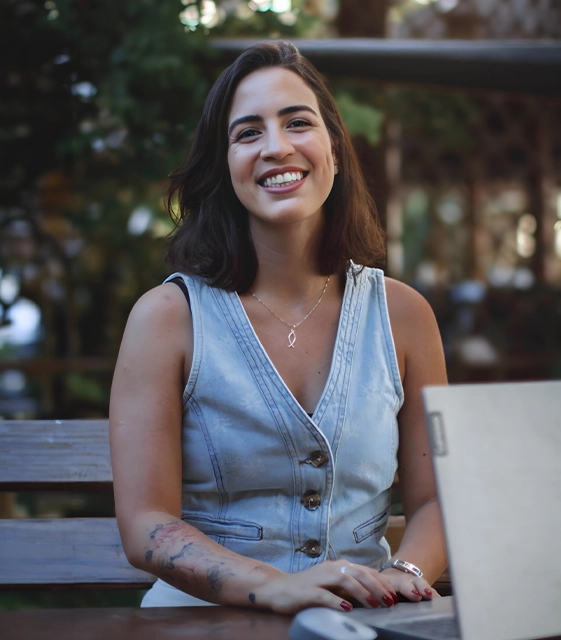 Uma foto Camila Serrat fundadora da MOVAE